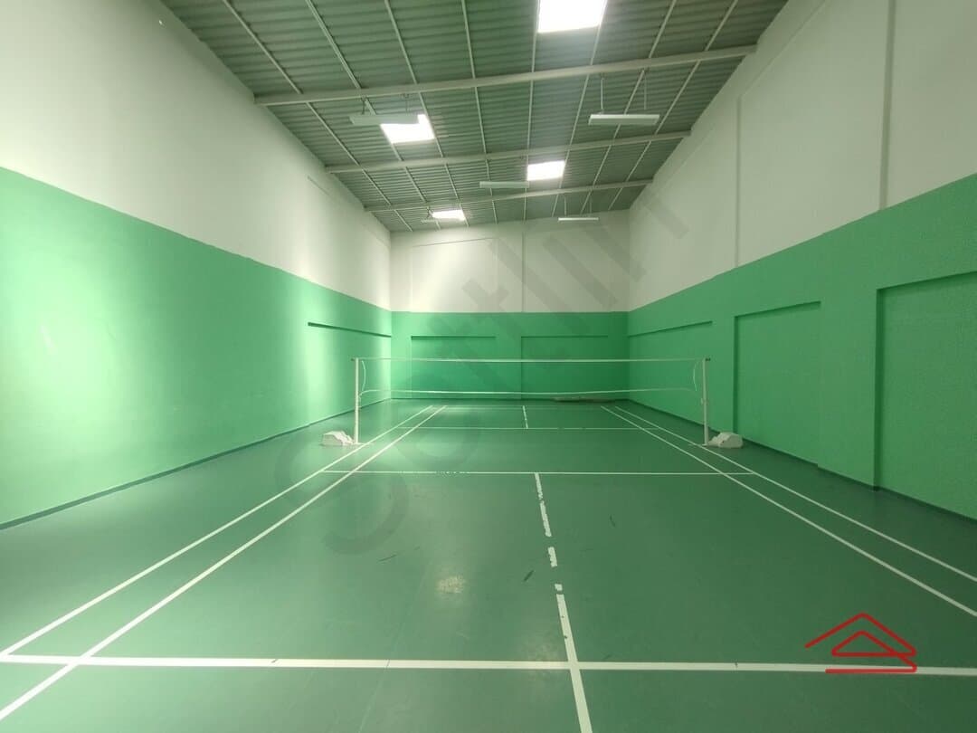 BadmintonCourt